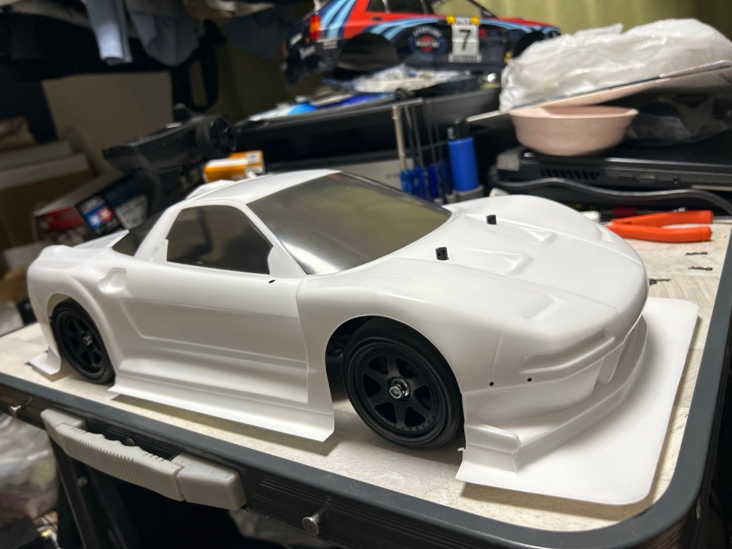 TT-02デルタのタイヤが当たる。原因を探るためにもう1台買ったら、NSXにぴったりだった