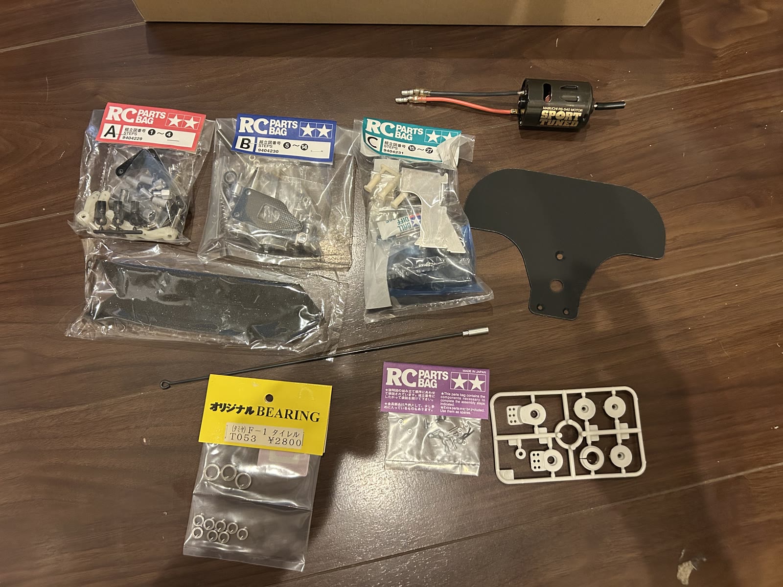 ITEM 49154に付属するRS-540スポーツチューンモーターとT053ベアリングセット