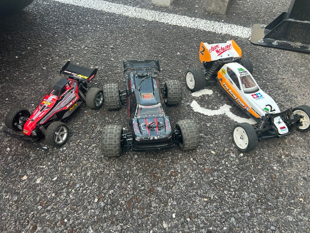 子どもにどんなラジコンを買うべきか?3種類試して分かった、おもちゃ系RC・小型本格RC・ホビーRCの違い