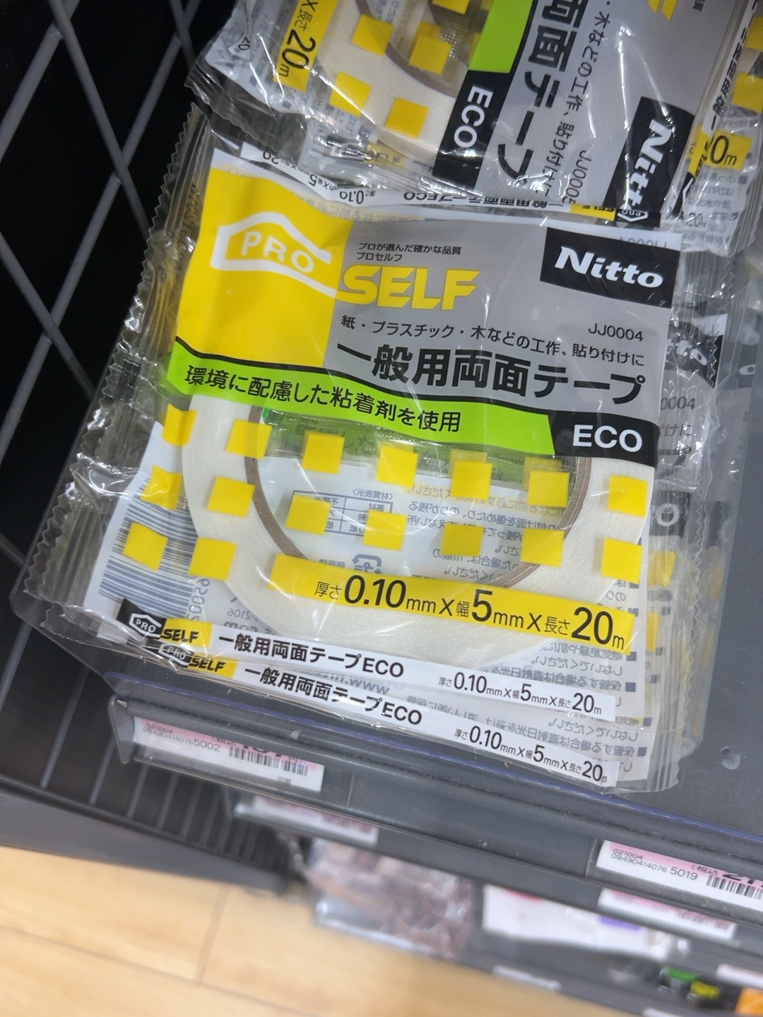 店頭で検討した厚さ0.10mm、幅5mmの両面テープ